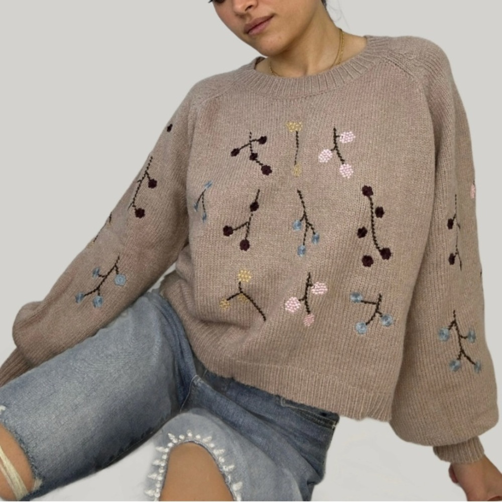 Zara Flower Vine Sweater in Tan Crew Neck with Embroidery and beads size small